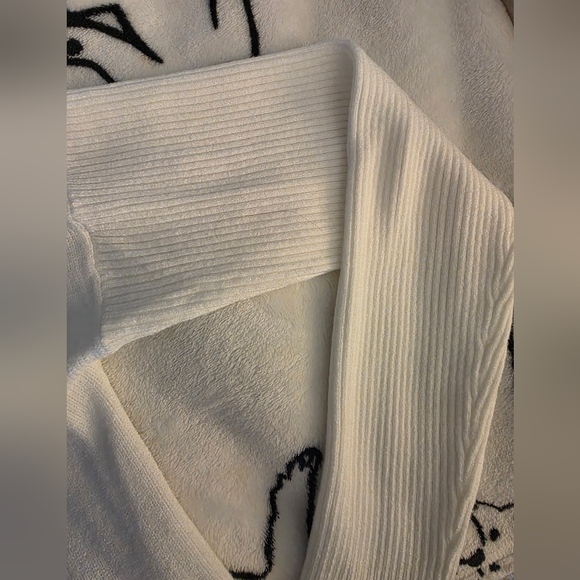 EUC Lilly Pulitzer Mavie Sweater - Coconut - Size M (Worn once) - Picture 3 of 6